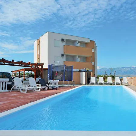 Gorgeous In With Swimming Pool * Nin