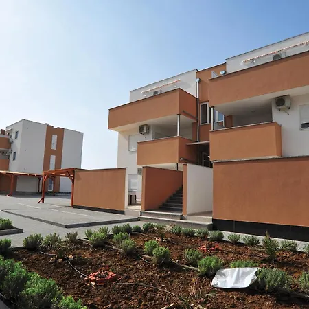 In With Outdoor Swimming Pool Appartement Nin