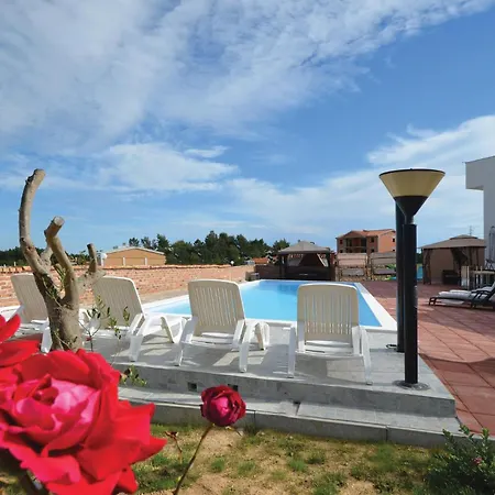 Apartman Gorgeous In With Swimming Pool Nin
