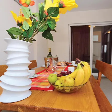 Apartmán Gorgeous In With Swimming Pool Nin