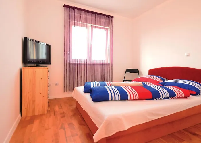 In With Outdoor Swimming Pool Апартаменты *