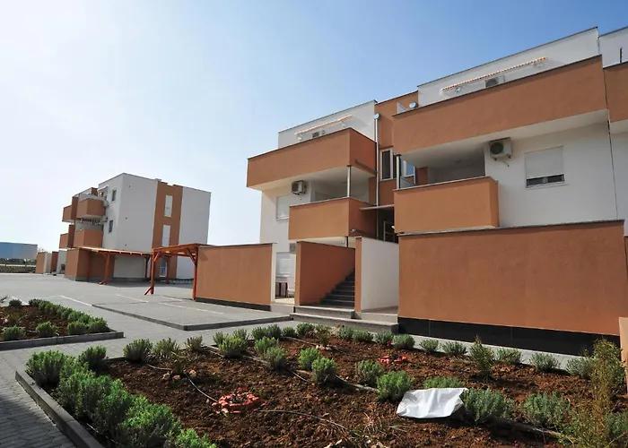 In With Outdoor Swimming Pool Appartement Nin