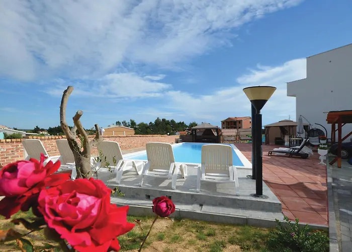 Apartman In With Outdoor Swimming Pool Nin