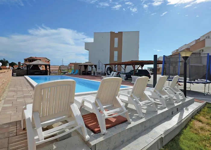 Apartman In With Outdoor Swimming Pool *