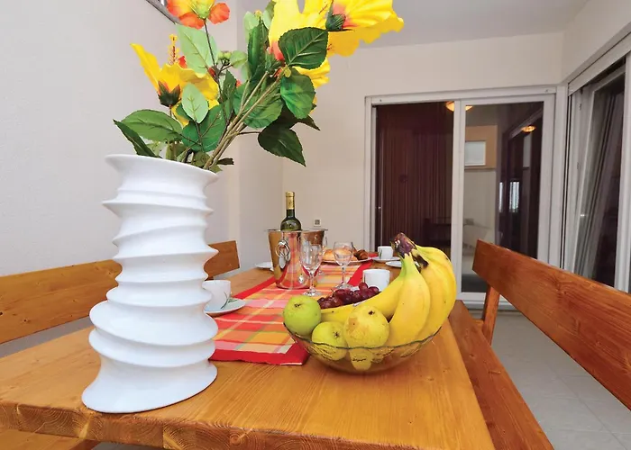 Apartman In With Outdoor Swimming Pool Nin